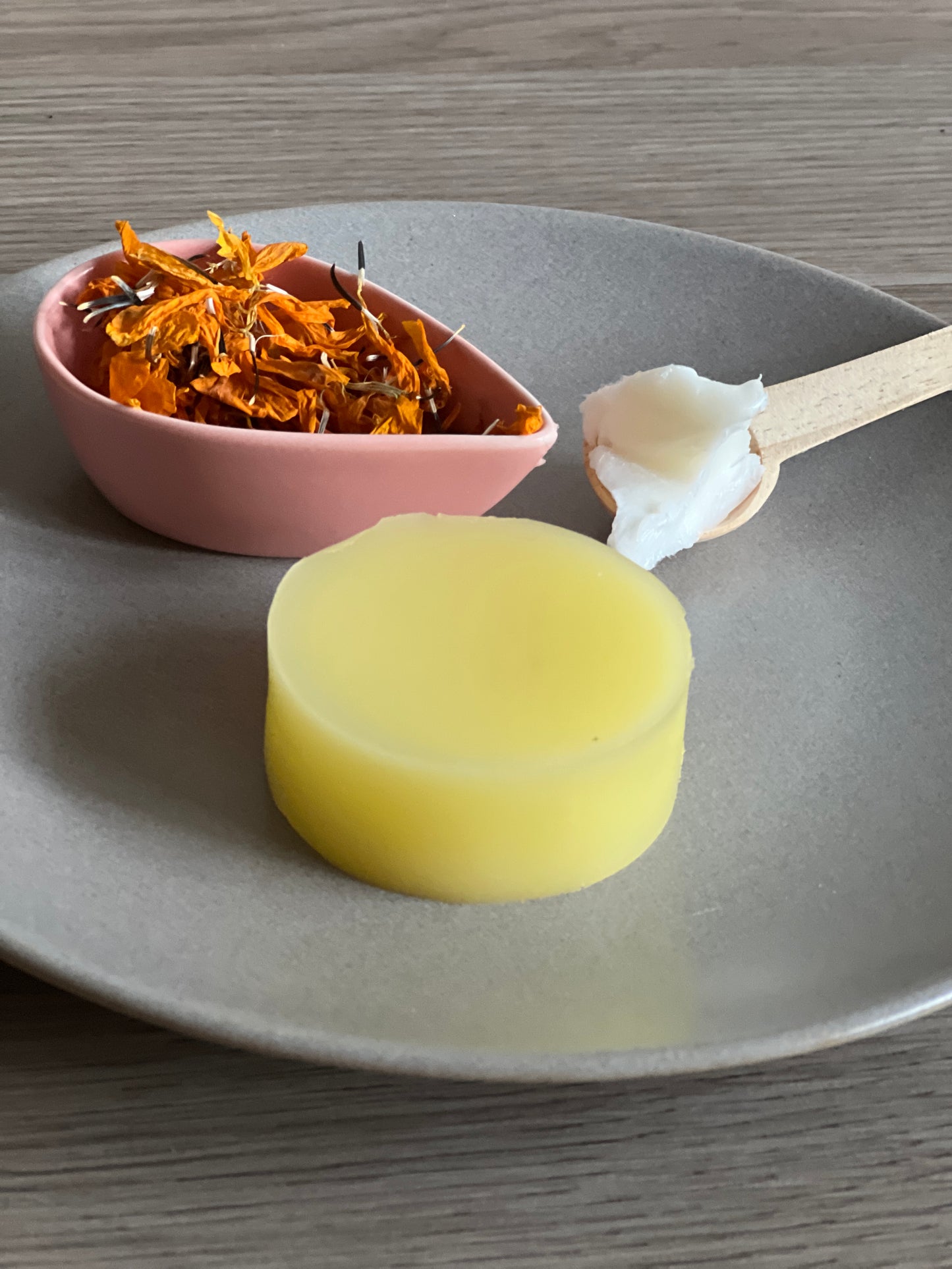 Crema sólida de cempasúchil (humectante)