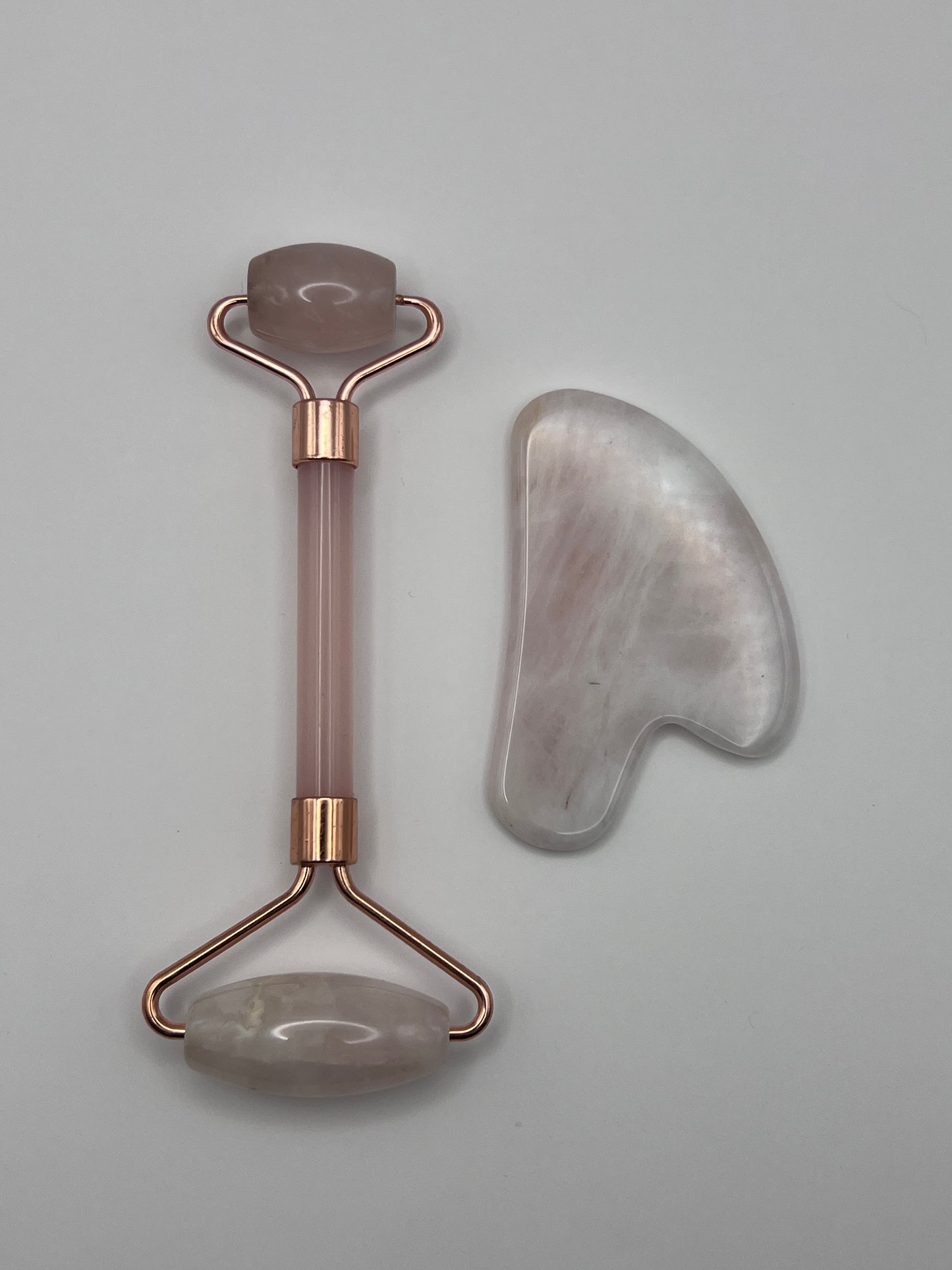 Rodillo facial y gua sha de cuarzo