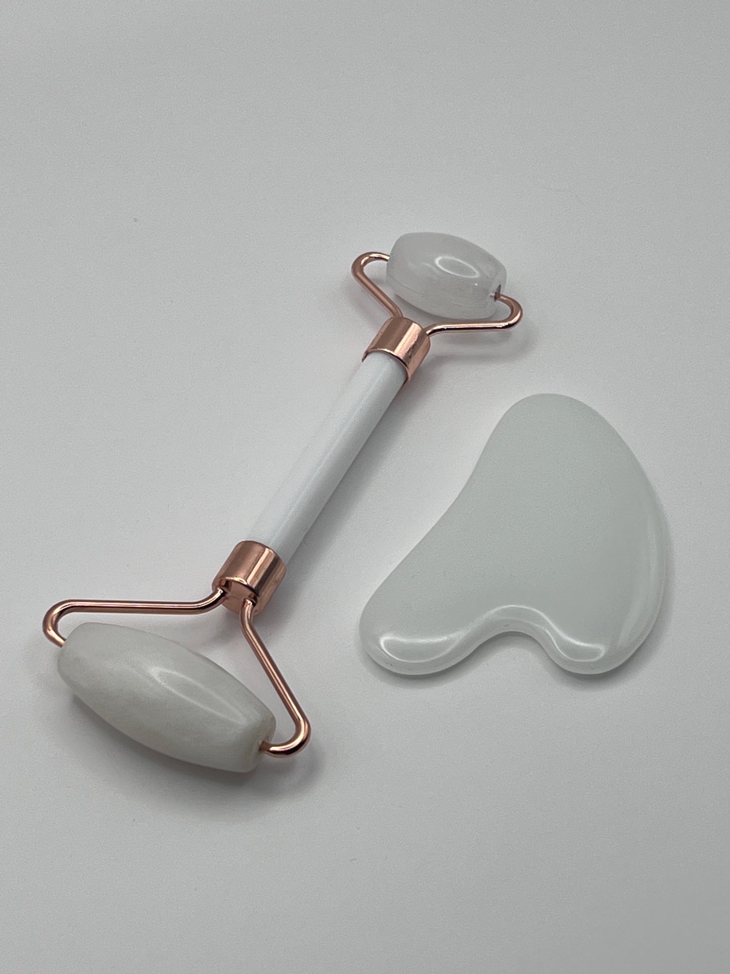 Rodillo facial y gua sha de cuarzo